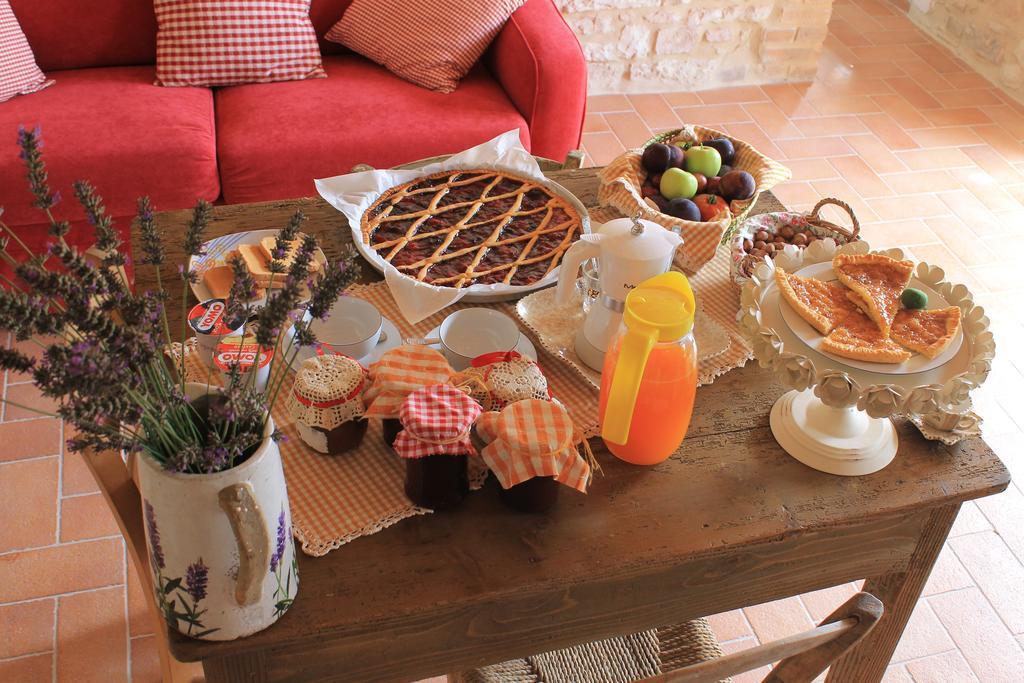 B&B Il Poggetto Serra Sant'Abbondio Екстер'єр фото