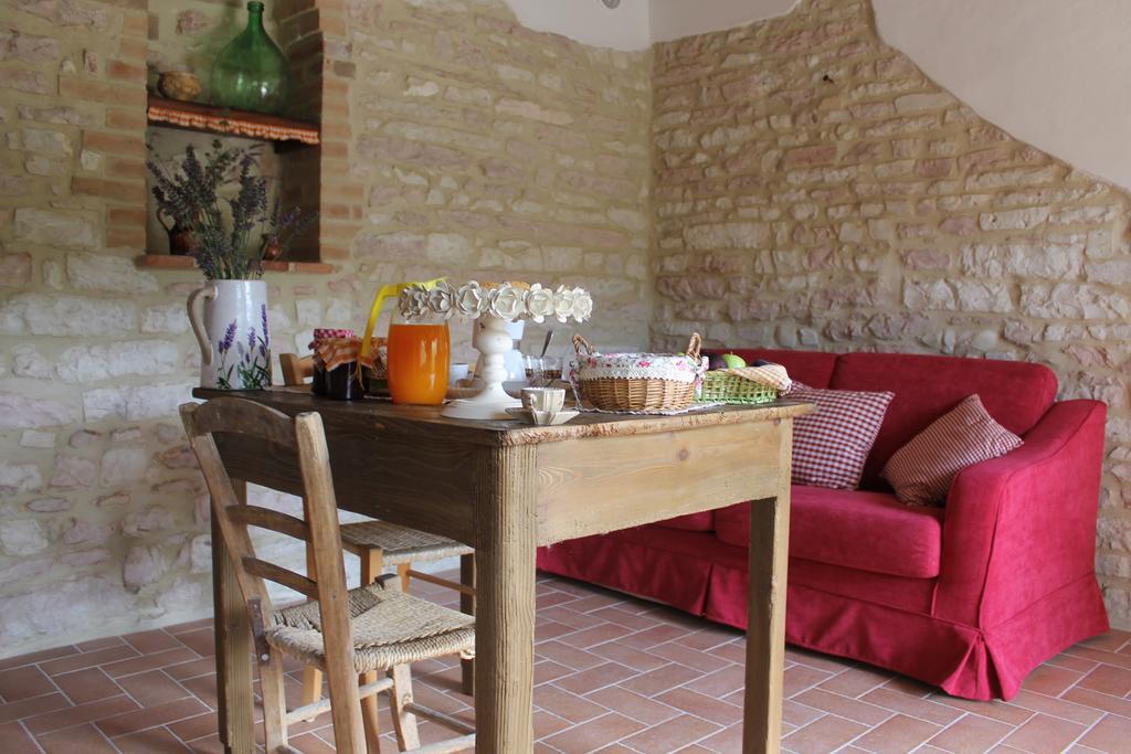 B&B Il Poggetto Serra Sant'Abbondio Екстер'єр фото