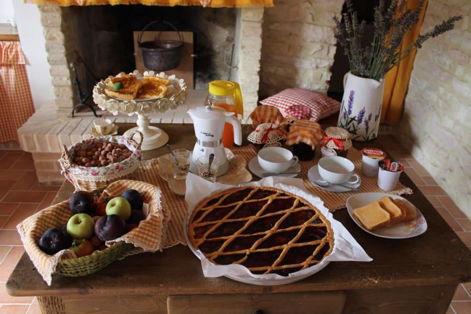 B&B Il Poggetto Serra Sant'Abbondio Екстер'єр фото