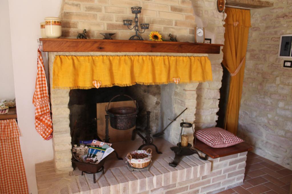 B&B Il Poggetto Serra Sant'Abbondio Екстер'єр фото
